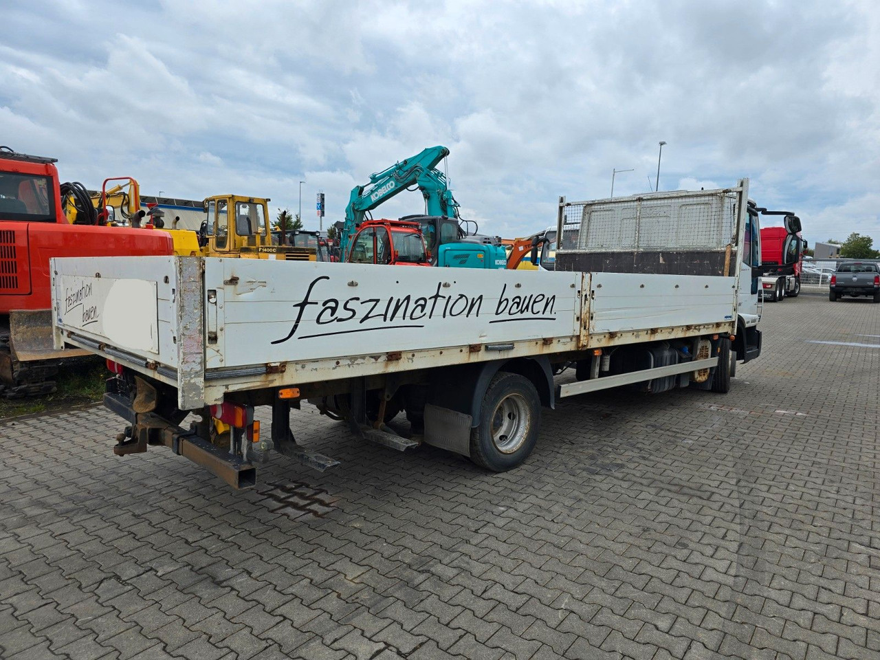 Iveco ML80E22/P Pritsche lang 6m Eurocargo - Platós teherautó: 4 kép. Iveco ML80E22/P Pritsche lang 6m Eurocargo - Platós teherautó: 4 kép.