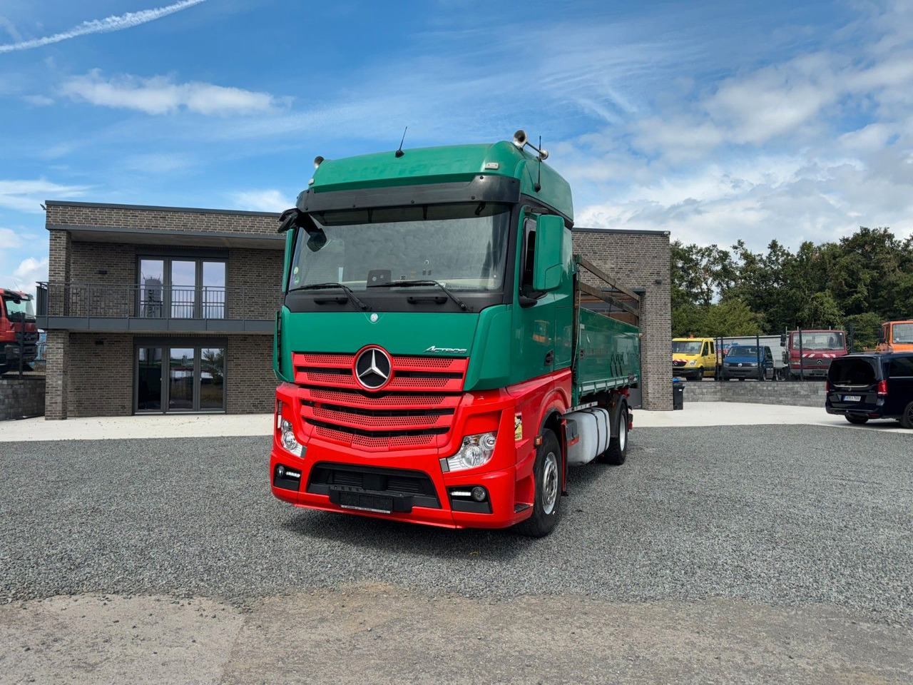 Mercedes-Benz Actros 1842 Kipper Dreiseitenkipper - Billenőplatós teherautó: 4 kép. Mercedes-Benz Actros 1842 Kipper Dreiseitenkipper - Billenőplatós teherautó: 4 kép.