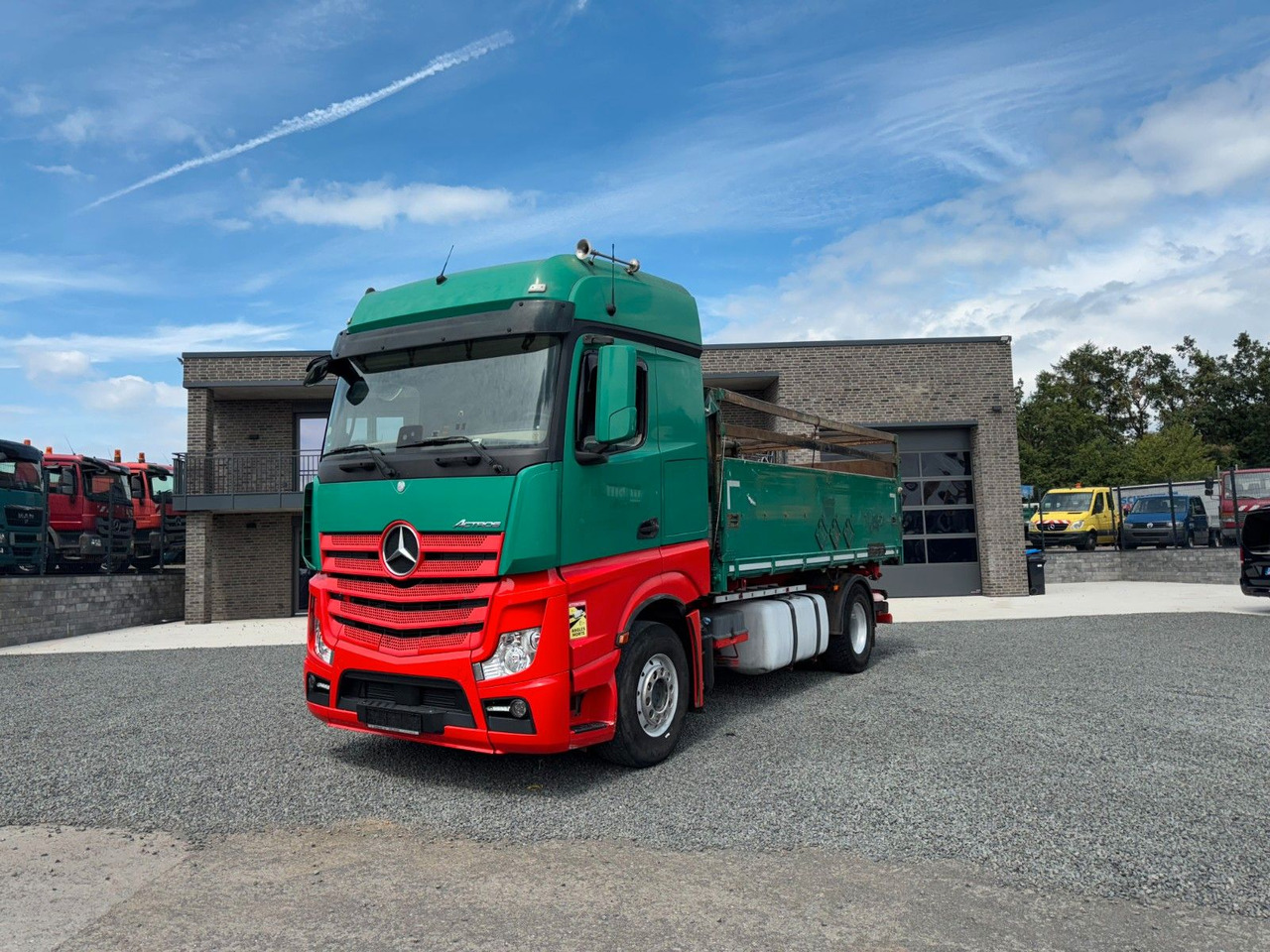 Mercedes-Benz Actros 1842 Kipper Dreiseitenkipper - Billenőplatós teherautó: 1 kép. Mercedes-Benz Actros 1842 Kipper Dreiseitenkipper - Billenőplatós teherautó: 1 kép.