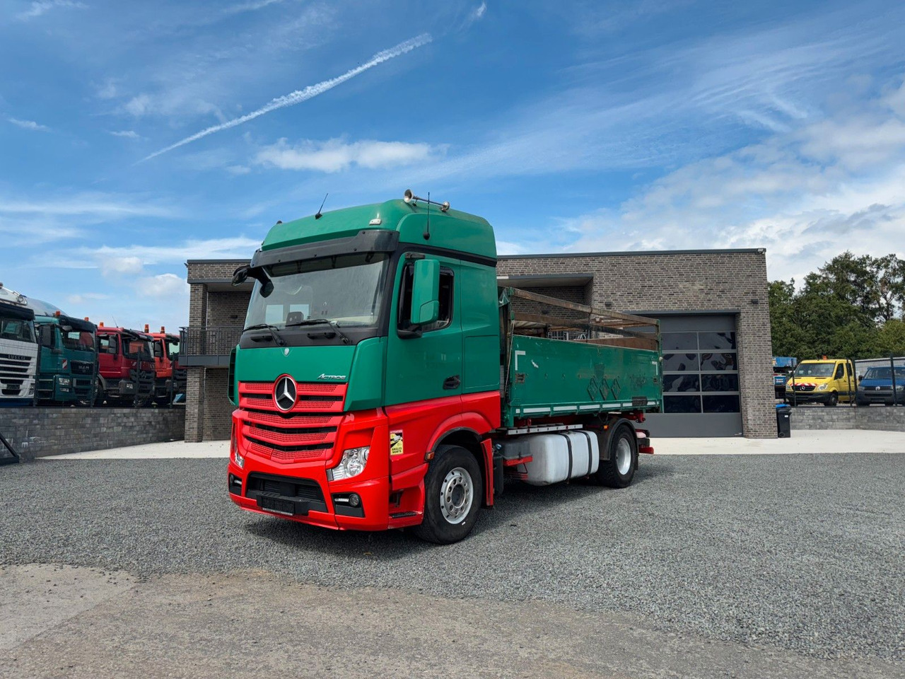 Mercedes-Benz Actros 1842 Kipper Dreiseitenkipper - Billenőplatós teherautó: 3 kép. Mercedes-Benz Actros 1842 Kipper Dreiseitenkipper - Billenőplatós teherautó: 3 kép.