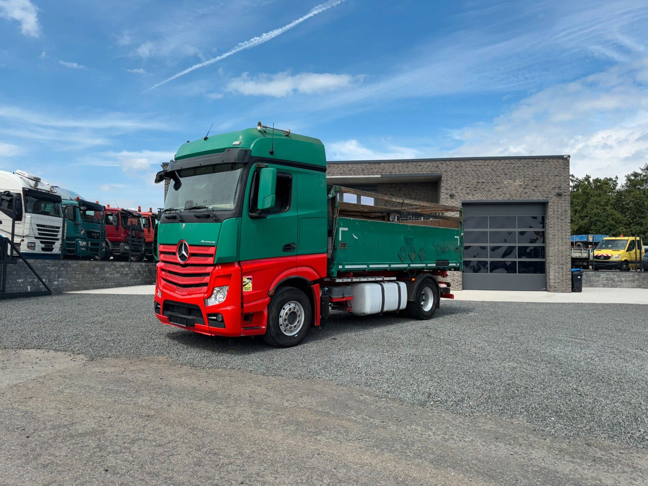 Mercedes-Benz Actros 1842 Kipper Dreiseitenkipper - Billenőplatós teherautó: 2 kép. Mercedes-Benz Actros 1842 Kipper Dreiseitenkipper - Billenőplatós teherautó: 2 kép.