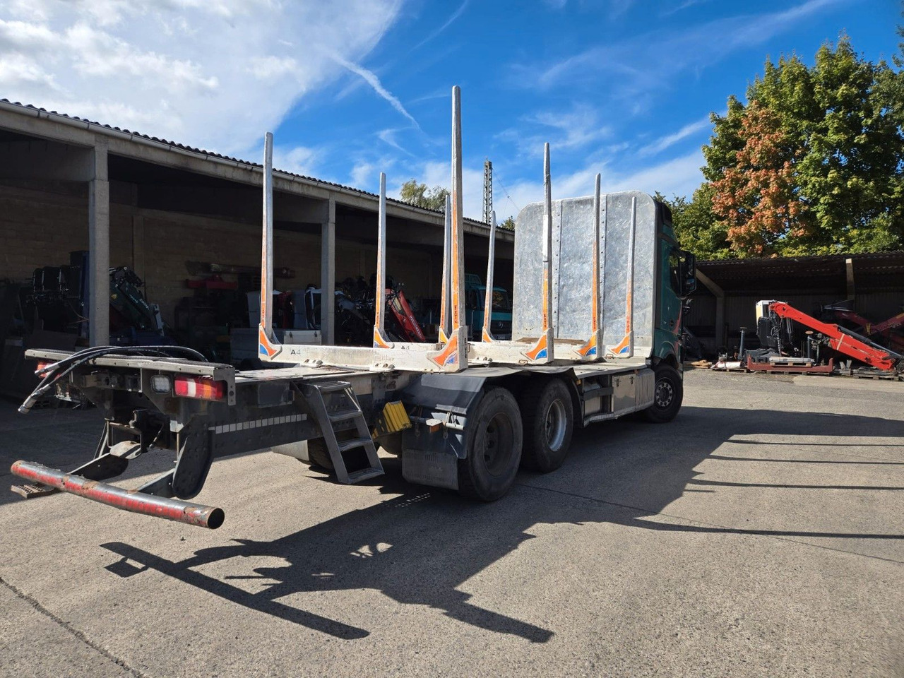 Mercedes-Benz Actros 2645 Holztransporter ohne Kran - Rönkszállító teherautó: 4 kép. Mercedes-Benz Actros 2645 Holztransporter ohne Kran - Rönkszállító teherautó: 4 kép.