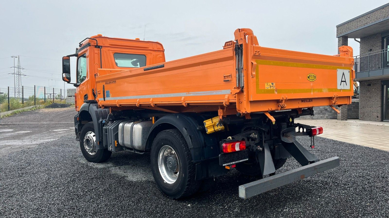 Mercedes-Benz Arocs 1835 Dreiseitenikpper Meiller - Billenőplatós teherautó: 5 kép. Mercedes-Benz Arocs 1835 Dreiseitenikpper Meiller - Billenőplatós teherautó: 5 kép.
