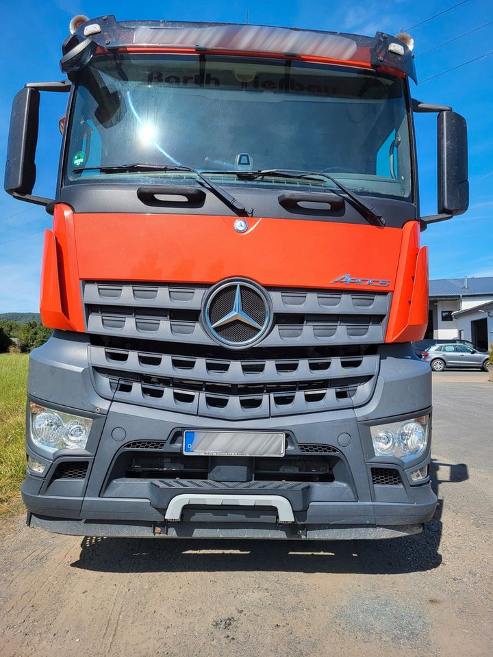 Mercedes-Benz Arocs 2653 Dreiseitenkipper Meiller Bordmatik - Billenőplatós teherautó: 3 kép. Mercedes-Benz Arocs 2653 Dreiseitenkipper Meiller Bordmatik - Billenőplatós teherautó: 3 kép.