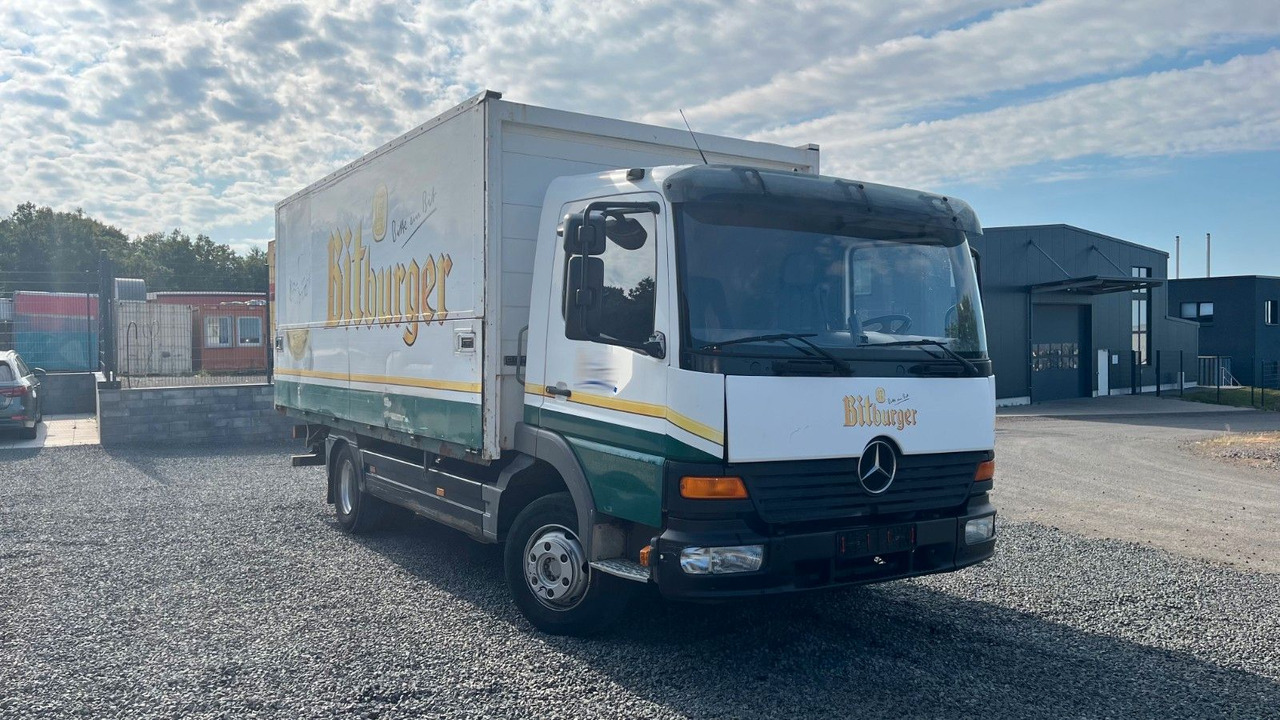 Mercedes-Benz Atego 818 Getränke Getränkeaufbau - Italszállító teherautó: 4 kép. Mercedes-Benz Atego 818 Getränke Getränkeaufbau - Italszállító teherautó: 4 kép.