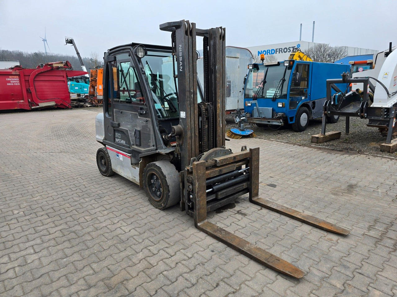 Nissan 30 YG1D2A30Q Stapler Frontstapler drehbare Gabe - Dízel targonca: 1 kép. Nissan 30 YG1D2A30Q Stapler Frontstapler drehbare Gabe - Dízel targonca: 1 kép.