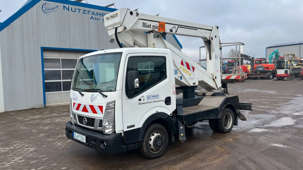 Nissan P200A-NC Steiger Hebebühne Hubarbeitsbühne 17M - Emelőkosaras teherautó, Kisteherautó: 2 kép. Nissan P200A-NC Steiger Hebebühne Hubarbeitsbühne 17M - Emelőkosaras teherautó, Kisteherautó: 2 kép.