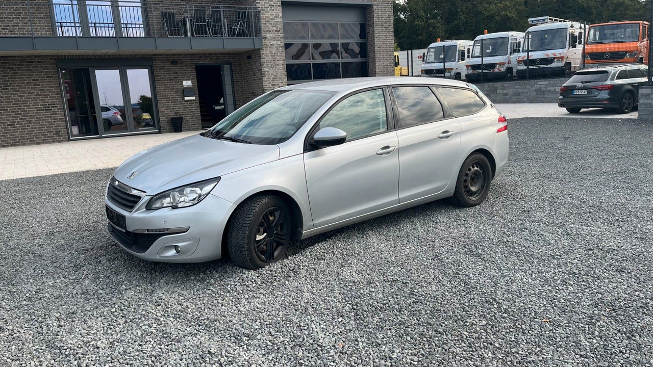 Peugeot 308 SW Active - Kombi: 2 kép. Peugeot 308 SW Active - Kombi: 2 kép.