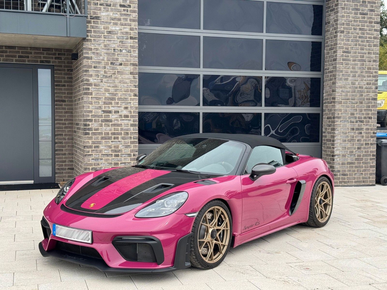 Porsche Boxster 718 Spyder RS WEISSACH LIFT - Kabrió: 2 kép. Porsche Boxster 718 Spyder RS WEISSACH LIFT - Kabrió: 2 kép.