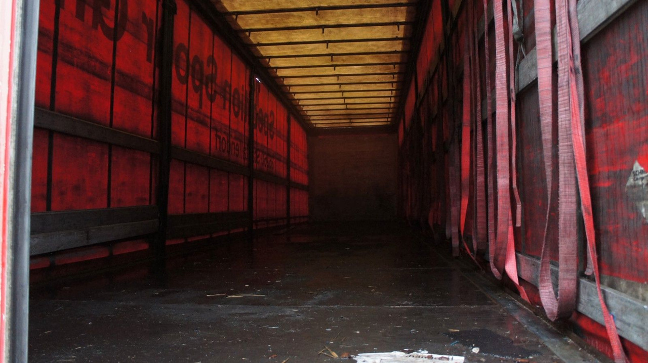 Schmitz Cargobull S01 Pritsche + Plane SAF-Achsen - Ponyvás félpótkocsi: 5 kép. Schmitz Cargobull S01 Pritsche + Plane SAF-Achsen - Ponyvás félpótkocsi: 5 kép.