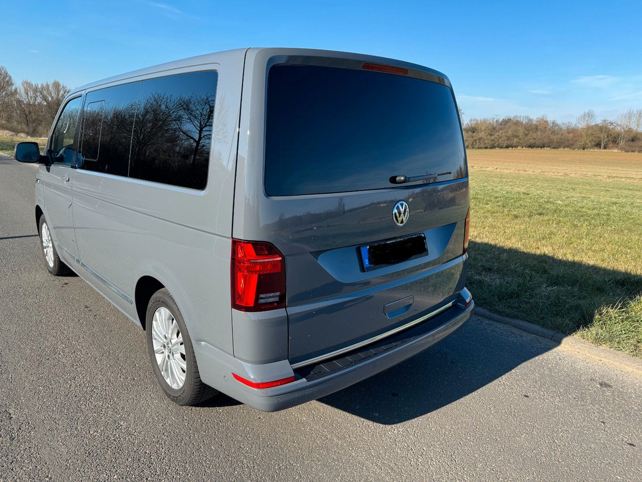 Volkswagen T6.1 Transporter Multivan Generation Six 4x4 - Kisbusz: 5 kép. Volkswagen T6.1 Transporter Multivan Generation Six 4x4 - Kisbusz: 5 kép.