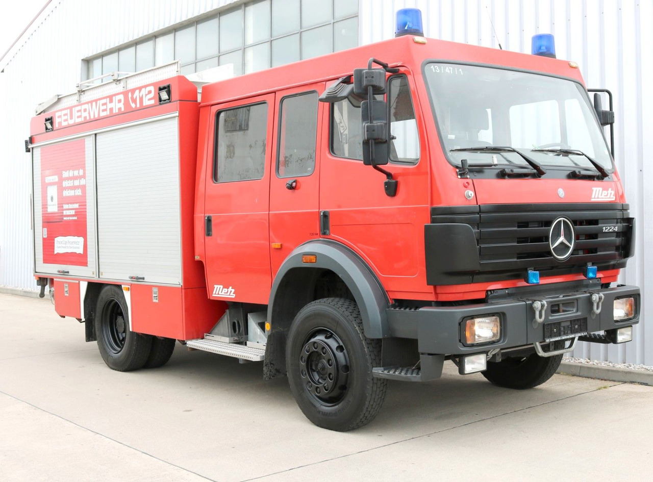 Mercedes-Benz SK 1224 4x4 DOKA + Lichtmast nur org. 22400 km - Teherautó: 1 kép. Mercedes-Benz SK 1224 4x4 DOKA + Lichtmast nur org. 22400 km - Teherautó: 1 kép.