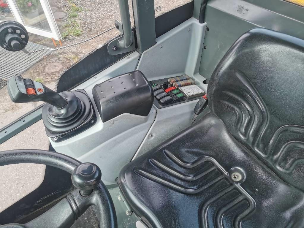 Kramer 5055e - Gumikerekes homlokrakodó: 3 kép. Kramer 5055e - Gumikerekes homlokrakodó: 3 kép.