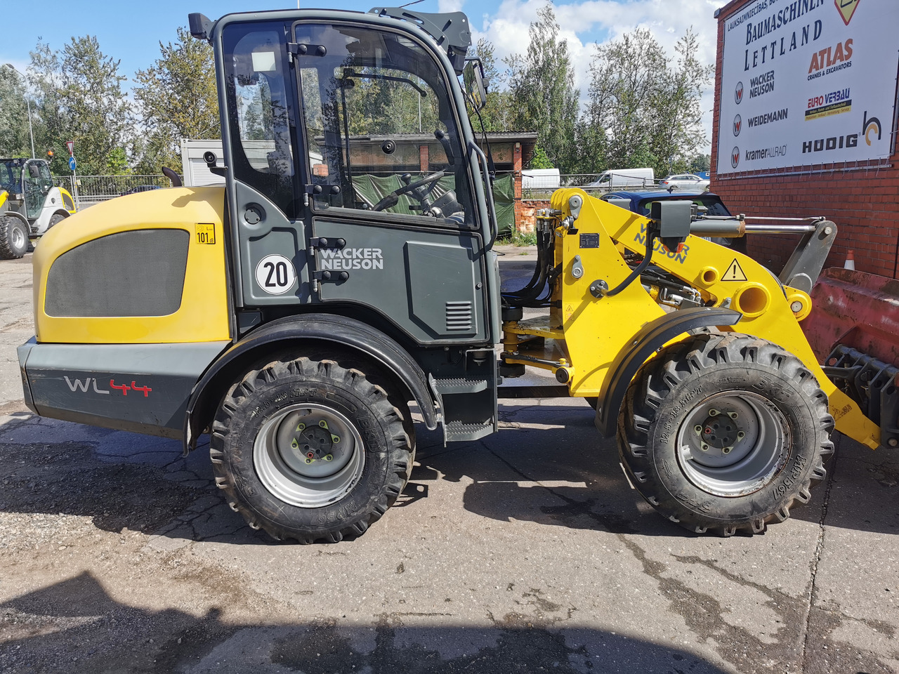 Wacker Neuson WL44 - Gumikerekes homlokrakodó: 3 kép. Wacker Neuson WL44 - Gumikerekes homlokrakodó: 3 kép.