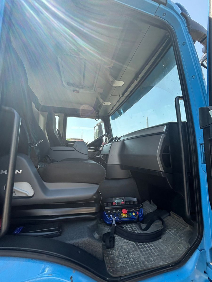 MAN TGS 8x2 mit HMF Kran 6020 Jip Winde - Darus autó: 5 kép. MAN TGS 8x2 mit HMF Kran 6020 Jip Winde - Darus autó: 5 kép.