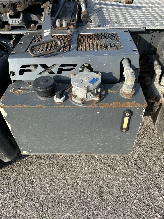 DAF XF 530 PxP 4x4 Hydraulik - Nyergesvontató: 4 kép. DAF XF 530 PxP 4x4 Hydraulik - Nyergesvontató: 4 kép.