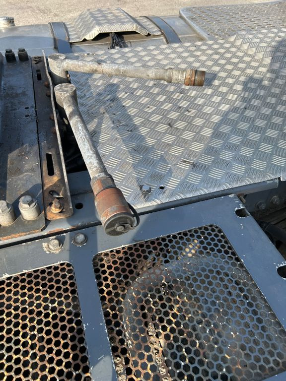 DAF XF 530 PxP 4x4 Hydraulik DAF XF 530 PxP 4x4 Hydraulik - Nyergesvontató: 5 kép. DAF XF 530 PxP 4x4 Hydraulik DAF XF 530 PxP 4x4 Hydraulik - Nyergesvontató: 5 kép.