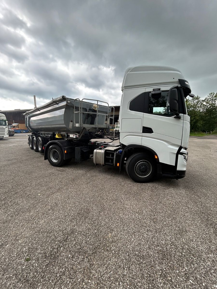 Iveco X -Way 530 Hydro Drive Kipp und Schubboden Hydra - Nyergesvontató: 2 kép. Iveco X -Way 530 Hydro Drive Kipp und Schubboden Hydra - Nyergesvontató: 2 kép.
