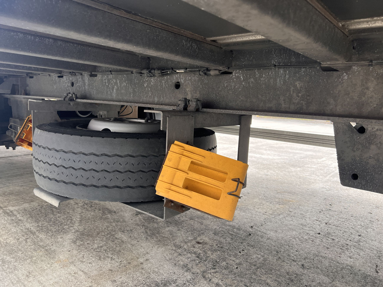 Ackermann Z-KA-F10.5/7,6 1 Achs Jumbo- Planenanhänger 10,5 t GG - Ponyvás pótkocsi: 4 kép. Ackermann Z-KA-F10.5/7,6 1 Achs Jumbo- Planenanhänger 10,5 t GG - Ponyvás pótkocsi: 4 kép.