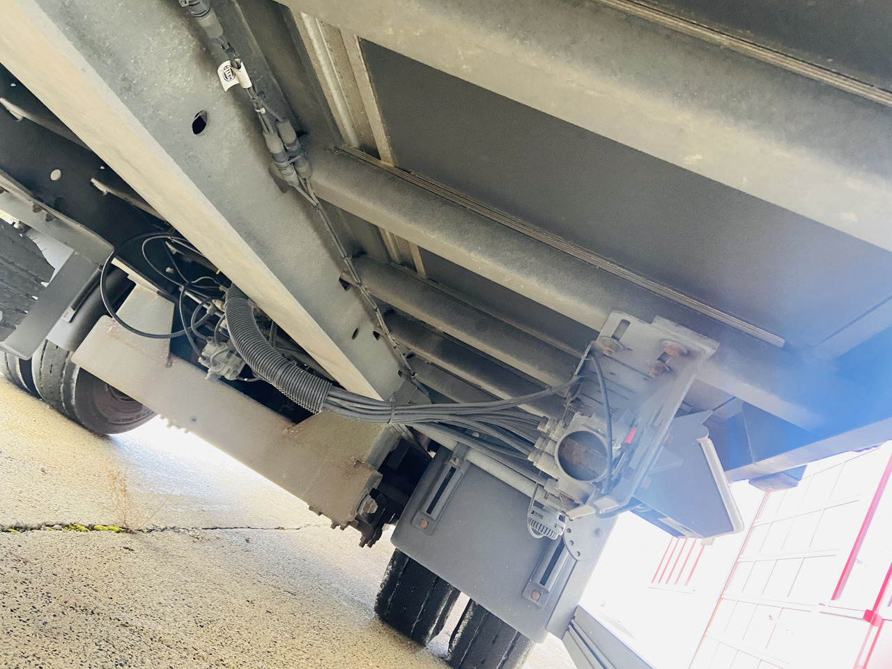 Ackermann Z-KA-F10.5/7,6 1 Achs Planenanhänger 10,5 t GG - Pótkocsi dobozos: 2 kép. Ackermann Z-KA-F10.5/7,6 1 Achs Planenanhänger 10,5 t GG - Pótkocsi dobozos: 2 kép.