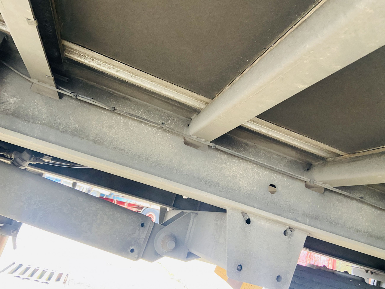 Ackermann Z-KA-F10.5/7,6 1 Achs Planenanhänger 10,5 t GG - Pótkocsi dobozos: 3 kép. Ackermann Z-KA-F10.5/7,6 1 Achs Planenanhänger 10,5 t GG - Pótkocsi dobozos: 3 kép.