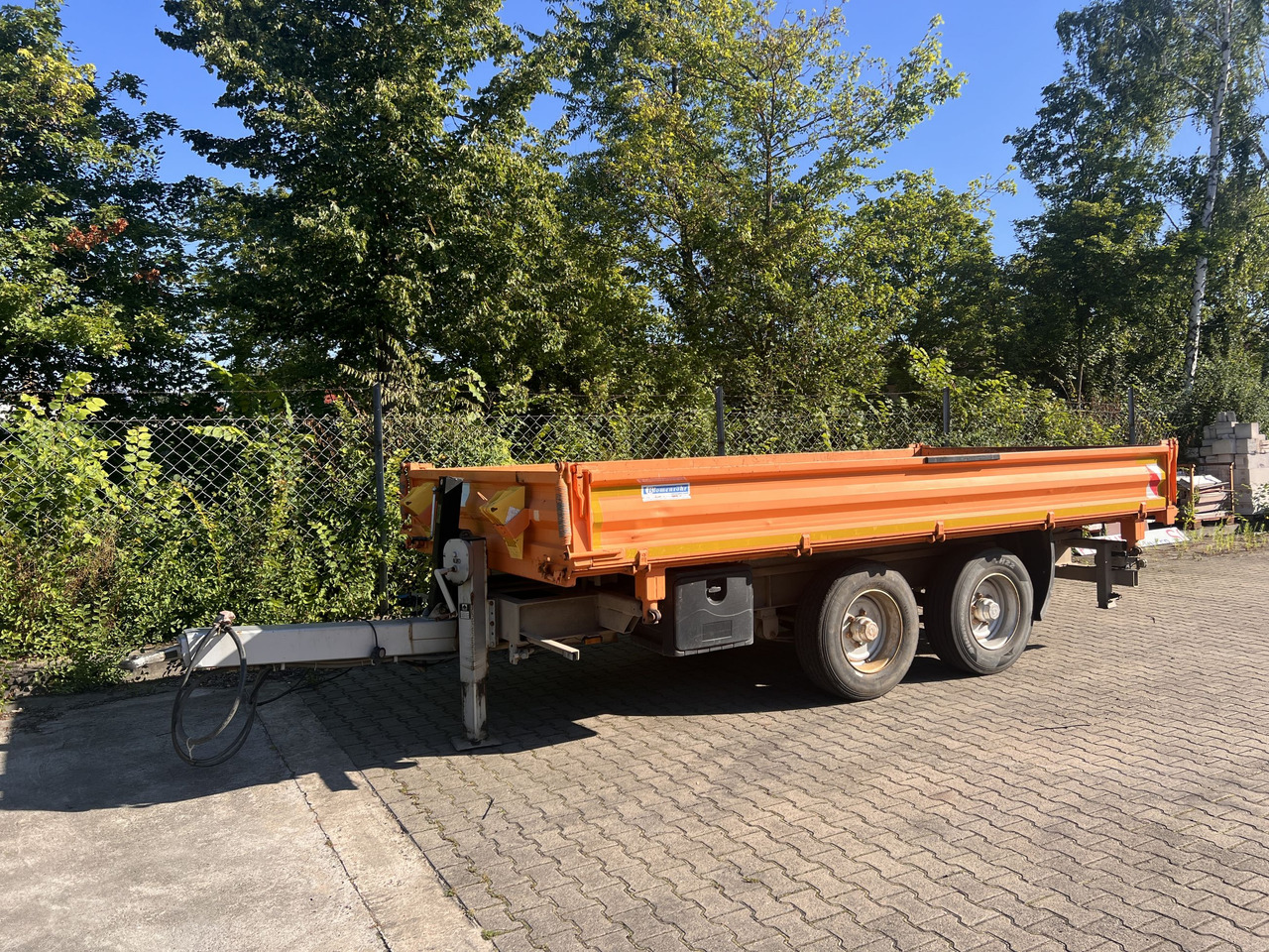 Blomenroehr 888/14000  14 t Tandemkipper- Tieflader - Pótkocsi billenőplatós: 4 kép. Blomenroehr 888/14000  14 t Tandemkipper- Tieflader - Pótkocsi billenőplatós: 4 kép.