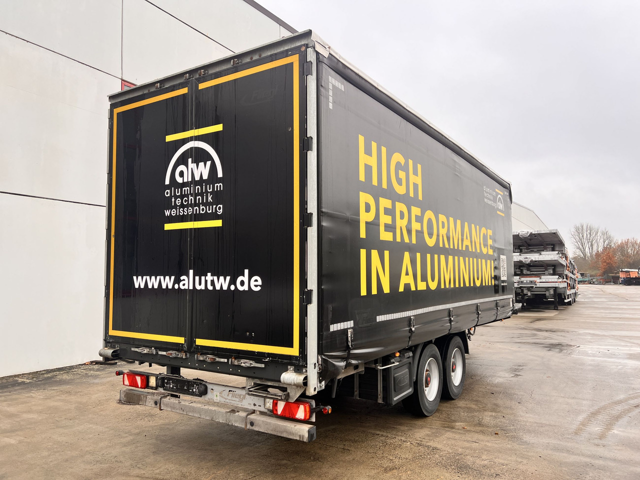 Fliegl TPS135 13,5 t Tandemplanenanhänger, neuwertig - Ponyvás pótkocsi: 3 kép. Fliegl TPS135 13,5 t Tandemplanenanhänger, neuwertig - Ponyvás pótkocsi: 3 kép.