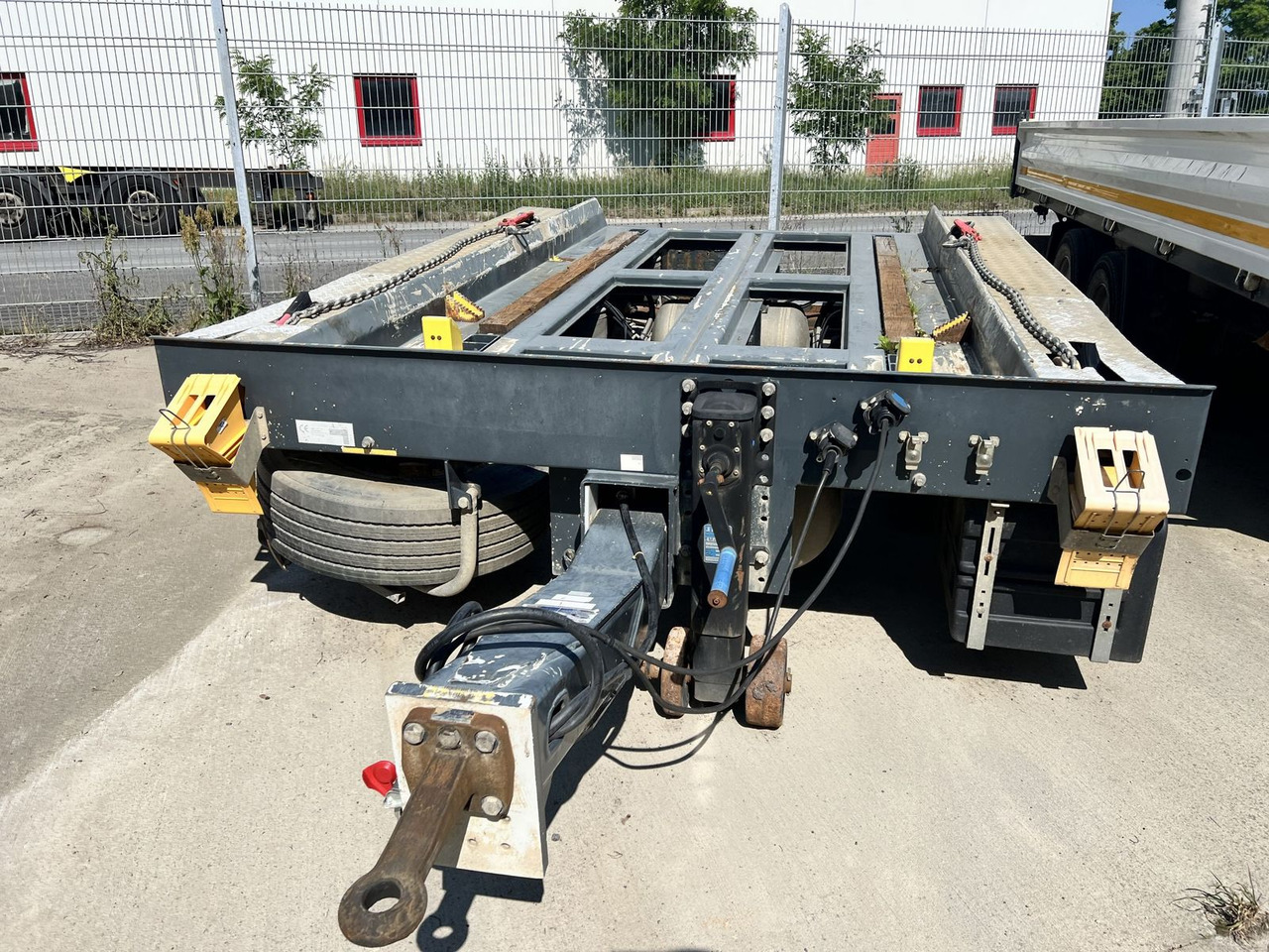 Hüffermann Tandem- Absetzmuldenanhänger - Multiliftes/ Konténerszállító pótkocsi: 3 kép. Hüffermann Tandem- Absetzmuldenanhänger - Multiliftes/ Konténerszállító pótkocsi: 3 kép.