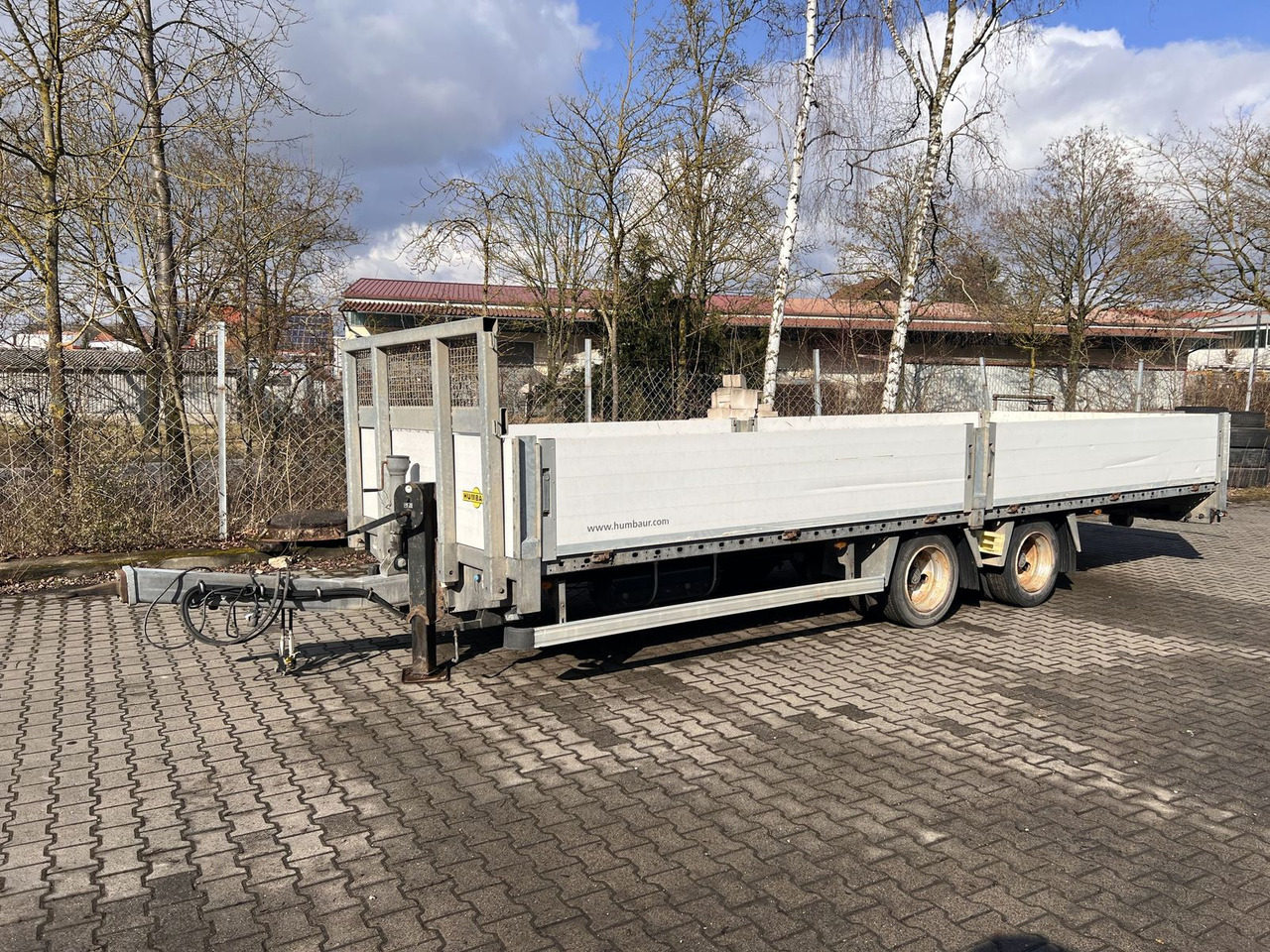 Humbaur 14,4 t Tandem- Pritschenanhänger- Tieflader - Pótkocsi mélybölcsős: 2 kép. Humbaur 14,4 t Tandem- Pritschenanhänger- Tieflader - Pótkocsi mélybölcsős: 2 kép.