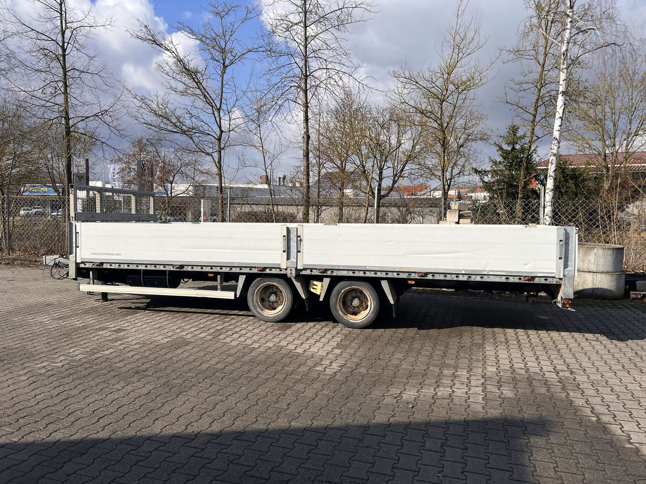 Humbaur 14,4 t Tandem- Pritschenanhänger- Tieflader - Pótkocsi mélybölcsős: 4 kép. Humbaur 14,4 t Tandem- Pritschenanhänger- Tieflader - Pótkocsi mélybölcsős: 4 kép.