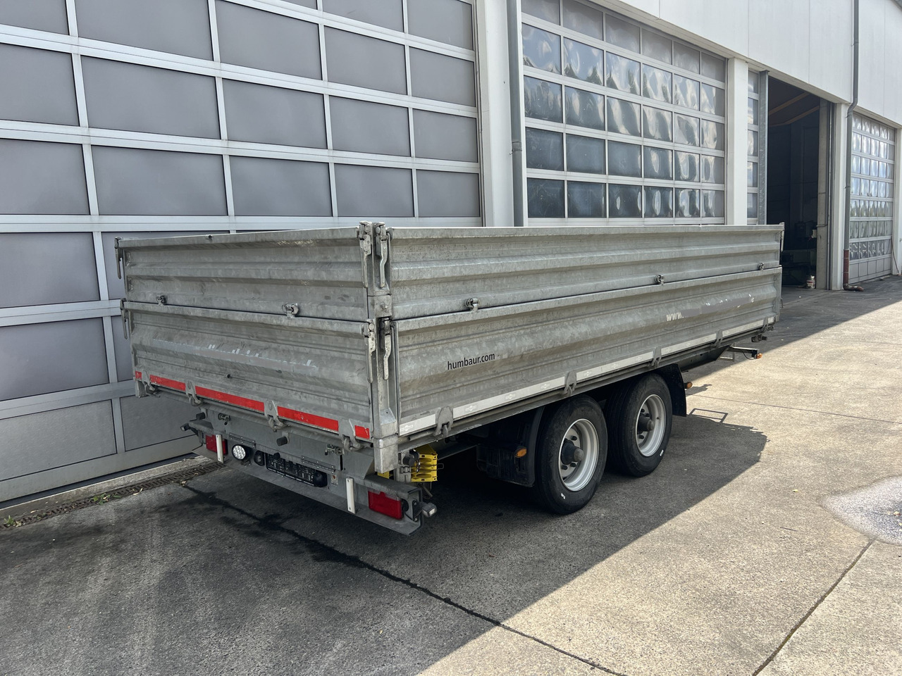 Humbaur D1AC Tandemkipper- Tieflader mit Aufsatz, neuwertig - Pótkocsi billenőplatós: 3 kép. Humbaur D1AC Tandemkipper- Tieflader mit Aufsatz, neuwertig - Pótkocsi billenőplatós: 3 kép.