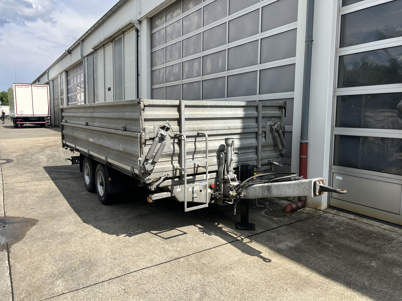 Humbaur D1AC Tandemkipper- Tieflader mit Aufsatz, neuwertig - Pótkocsi billenőplatós: 4 kép. Humbaur D1AC Tandemkipper- Tieflader mit Aufsatz, neuwertig - Pótkocsi billenőplatós: 4 kép.