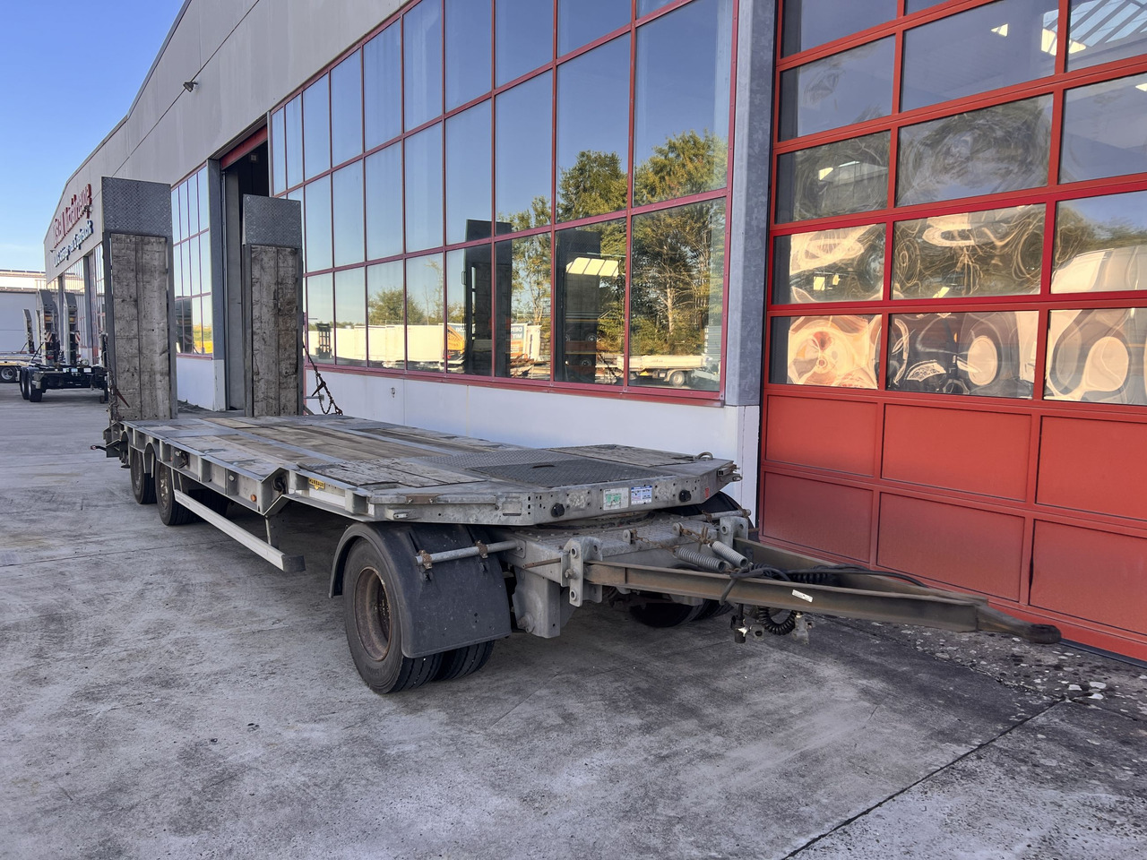 Humbaur HTD 30 3 Achs Tiefladeranhänger, verzinkt - Pótkocsi mélybölcsős: 3 kép. Humbaur HTD 30 3 Achs Tiefladeranhänger, verzinkt - Pótkocsi mélybölcsős: 3 kép.