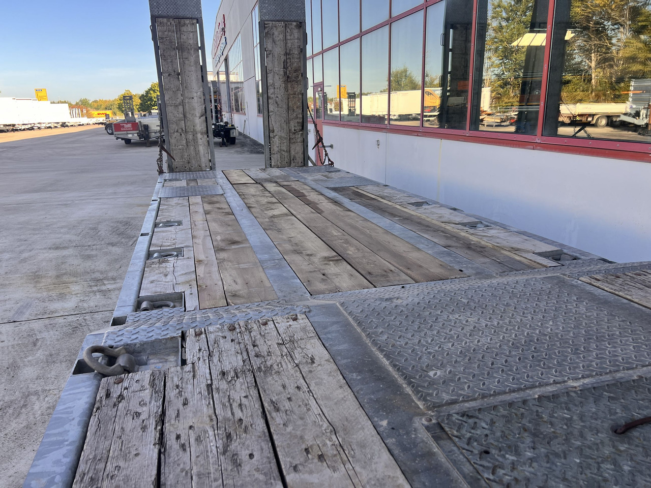 Humbaur HTD 30 3 Achs Tiefladeranhänger, verzinkt - Pótkocsi mélybölcsős: 4 kép. Humbaur HTD 30 3 Achs Tiefladeranhänger, verzinkt - Pótkocsi mélybölcsős: 4 kép.