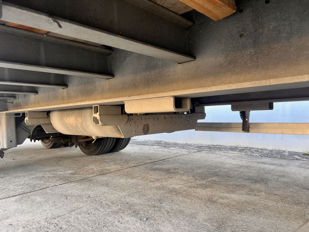 Humbaur HTD 30 3 Achs Tiefladeranhänger, verzinkt - Pótkocsi mélybölcsős: 5 kép. Humbaur HTD 30 3 Achs Tiefladeranhänger, verzinkt - Pótkocsi mélybölcsős: 5 kép.