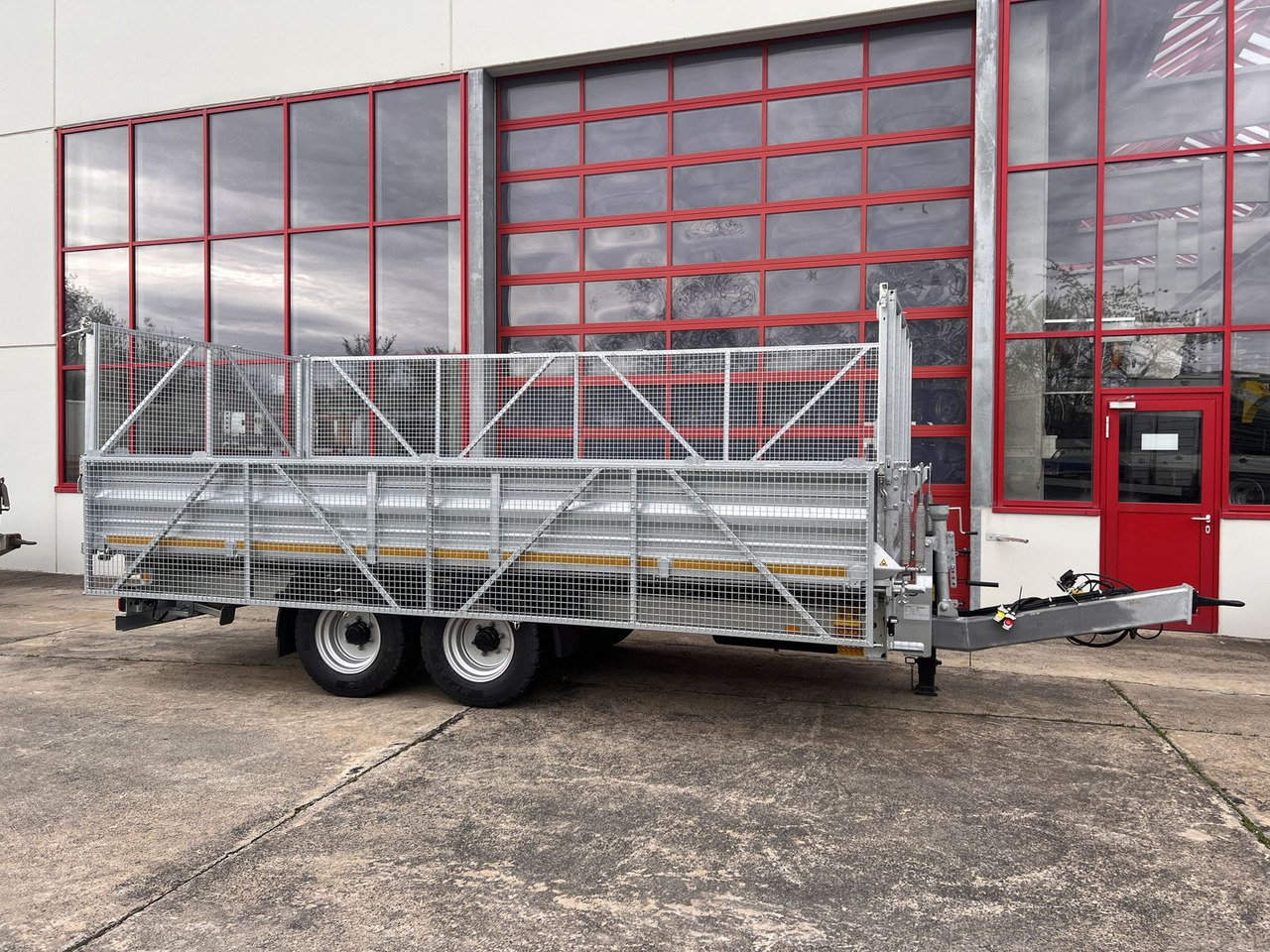 Möslein 14 t Tandem- Kipper Tieflader 5,70 m lang, Brei - Pótkocsi billenőplatós: 5 kép. Möslein 14 t Tandem- Kipper Tieflader 5,70 m lang, Brei - Pótkocsi billenőplatós: 5 kép.