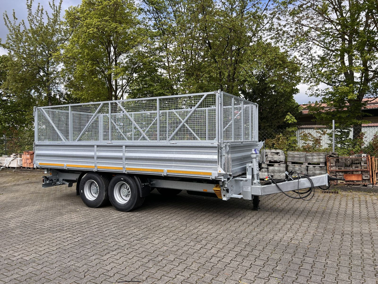 Möslein 14 t Tandem- Kipper Tieflader 5,70 m lang, Brei - Pótkocsi billenőplatós: 3 kép. Möslein 14 t Tandem- Kipper Tieflader 5,70 m lang, Brei - Pótkocsi billenőplatós: 3 kép.