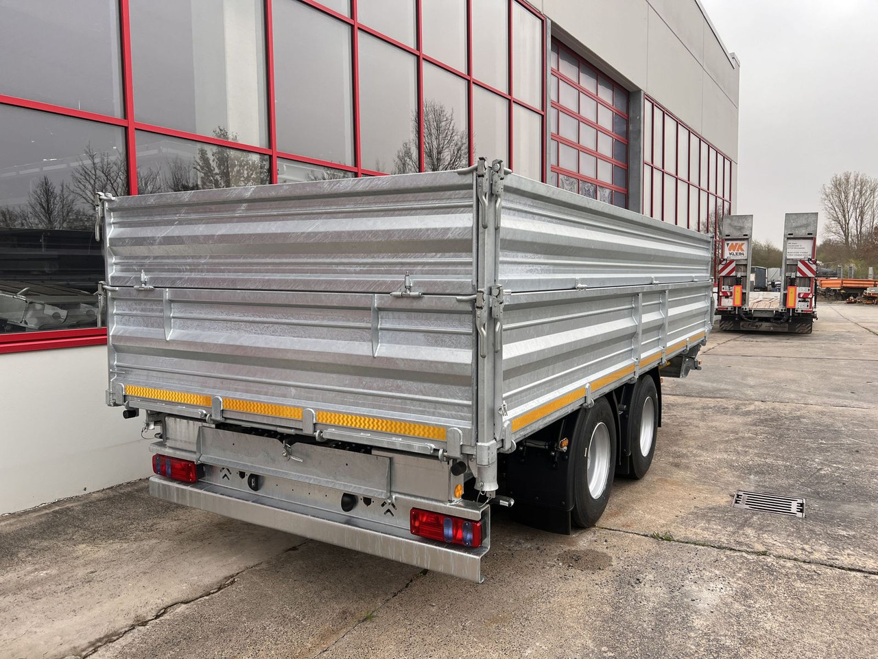 Möslein 19 t Tandem 3 Seiten Kipper TiefladerAufsatzbor - Pótkocsi billenőplatós: 5 kép. Möslein 19 t Tandem 3 Seiten Kipper TiefladerAufsatzbor - Pótkocsi billenőplatós: 5 kép.