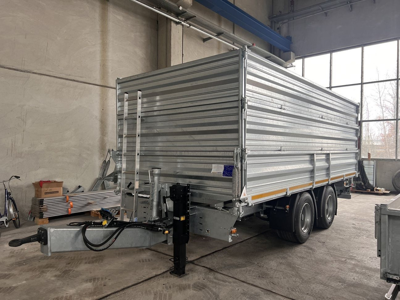 Möslein 19 t Tandem Kipper Tieflader2 x Aufsatzbordwänd - Pótkocsi billenőplatós: 1 kép. Möslein 19 t Tandem Kipper Tieflader2 x Aufsatzbordwänd - Pótkocsi billenőplatós: 1 kép.