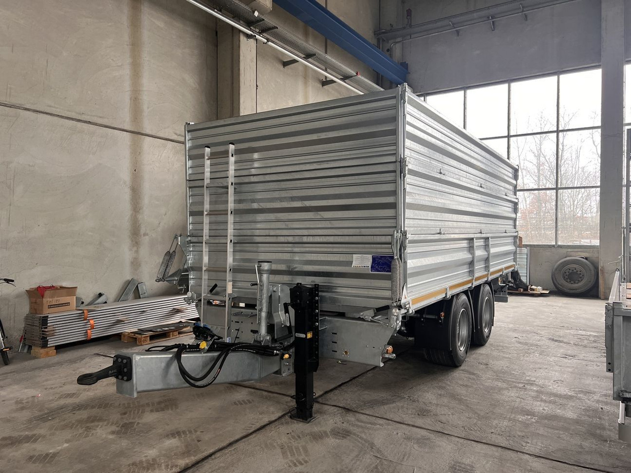 Möslein 19 t Tandem Kipper Tieflader2 x Aufsatzbordwänd - Pótkocsi billenőplatós: 3 kép. Möslein 19 t Tandem Kipper Tieflader2 x Aufsatzbordwänd - Pótkocsi billenőplatós: 3 kép.
