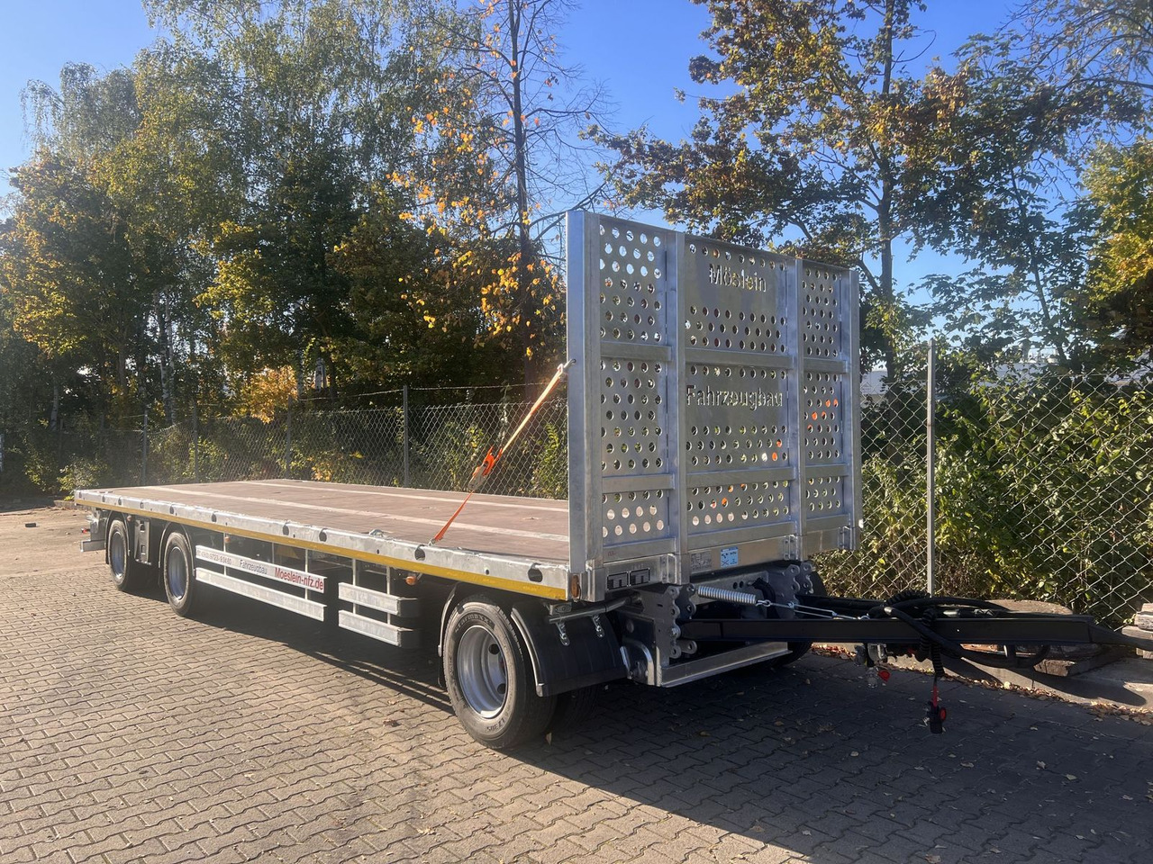Möslein 3 Achs Jumbo- Plato- Anhänger 10 m, Mega - Platós pótkocsi: 2 kép. Möslein 3 Achs Jumbo- Plato- Anhänger 10 m, Mega - Platós pótkocsi: 2 kép.