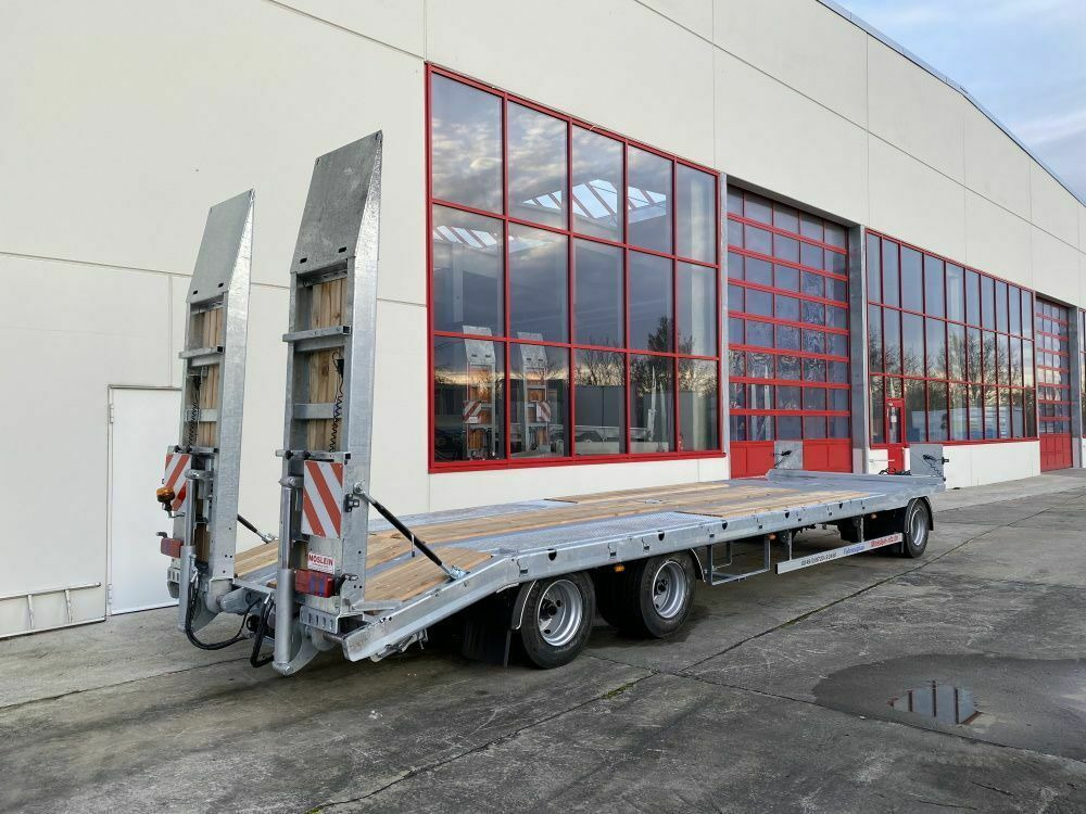 Möslein 3 Achs Tieflader mit gerader Ladefläche 8,10 m, - Pótkocsi mélybölcsős: 3 kép. Möslein 3 Achs Tieflader mit gerader Ladefläche 8,10 m, - Pótkocsi mélybölcsős: 3 kép.