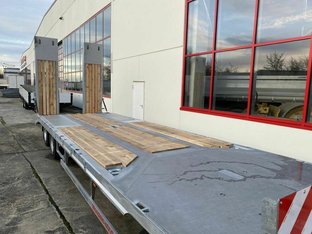 Möslein 3 Achs Tieflader mit gerader Ladefläche 9 m, Ne - Pótkocsi mélybölcsős: 2 kép. Möslein 3 Achs Tieflader mit gerader Ladefläche 9 m, Ne - Pótkocsi mélybölcsős: 2 kép.
