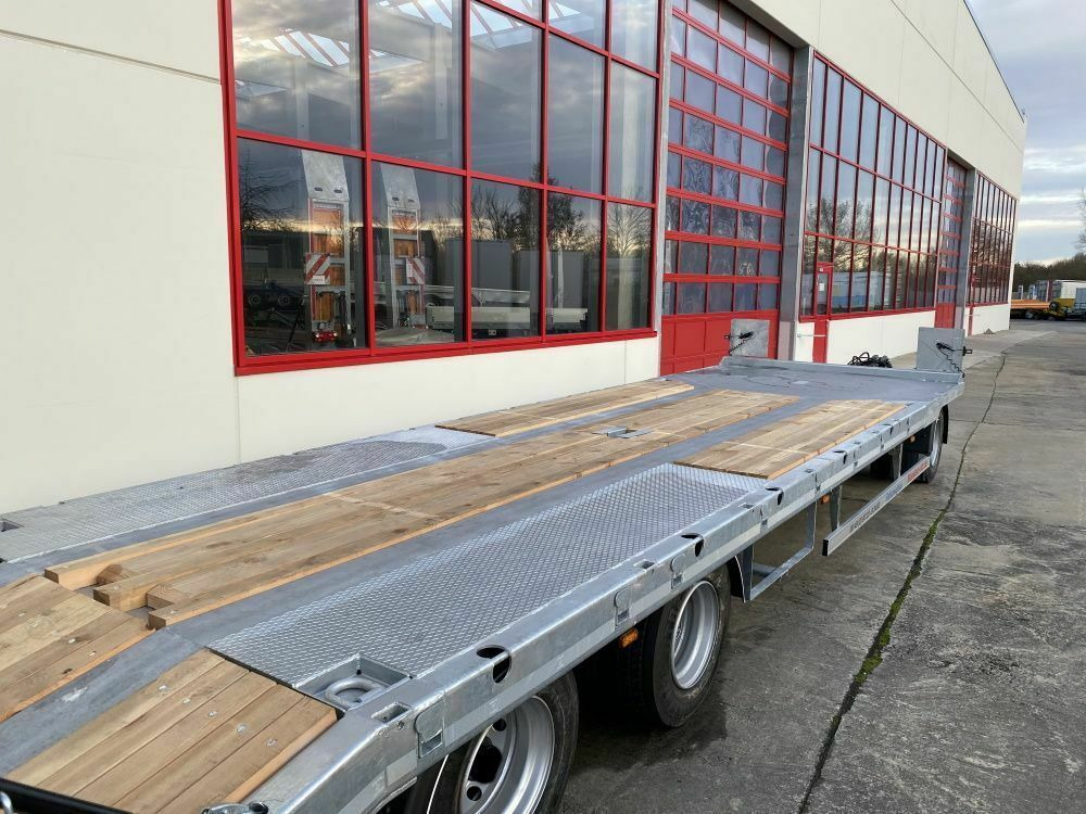 Möslein 3 Achs Tieflader mit gerader Ladefläche 9 m, Ne - Pótkocsi mélybölcsős: 5 kép. Möslein 3 Achs Tieflader mit gerader Ladefläche 9 m, Ne - Pótkocsi mélybölcsős: 5 kép.