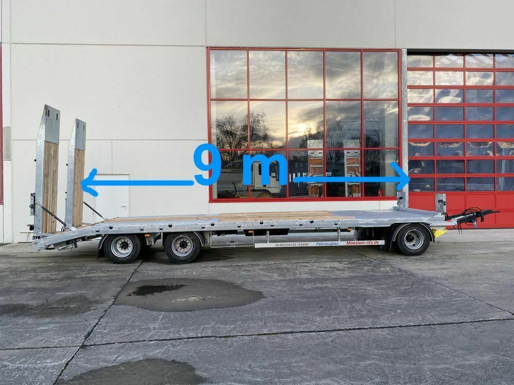 Möslein 3 Achs Tieflader mit gerader Ladefläche 9 m, Ne - Pótkocsi mélybölcsős: 1 kép. Möslein 3 Achs Tieflader mit gerader Ladefläche 9 m, Ne - Pótkocsi mélybölcsős: 1 kép.