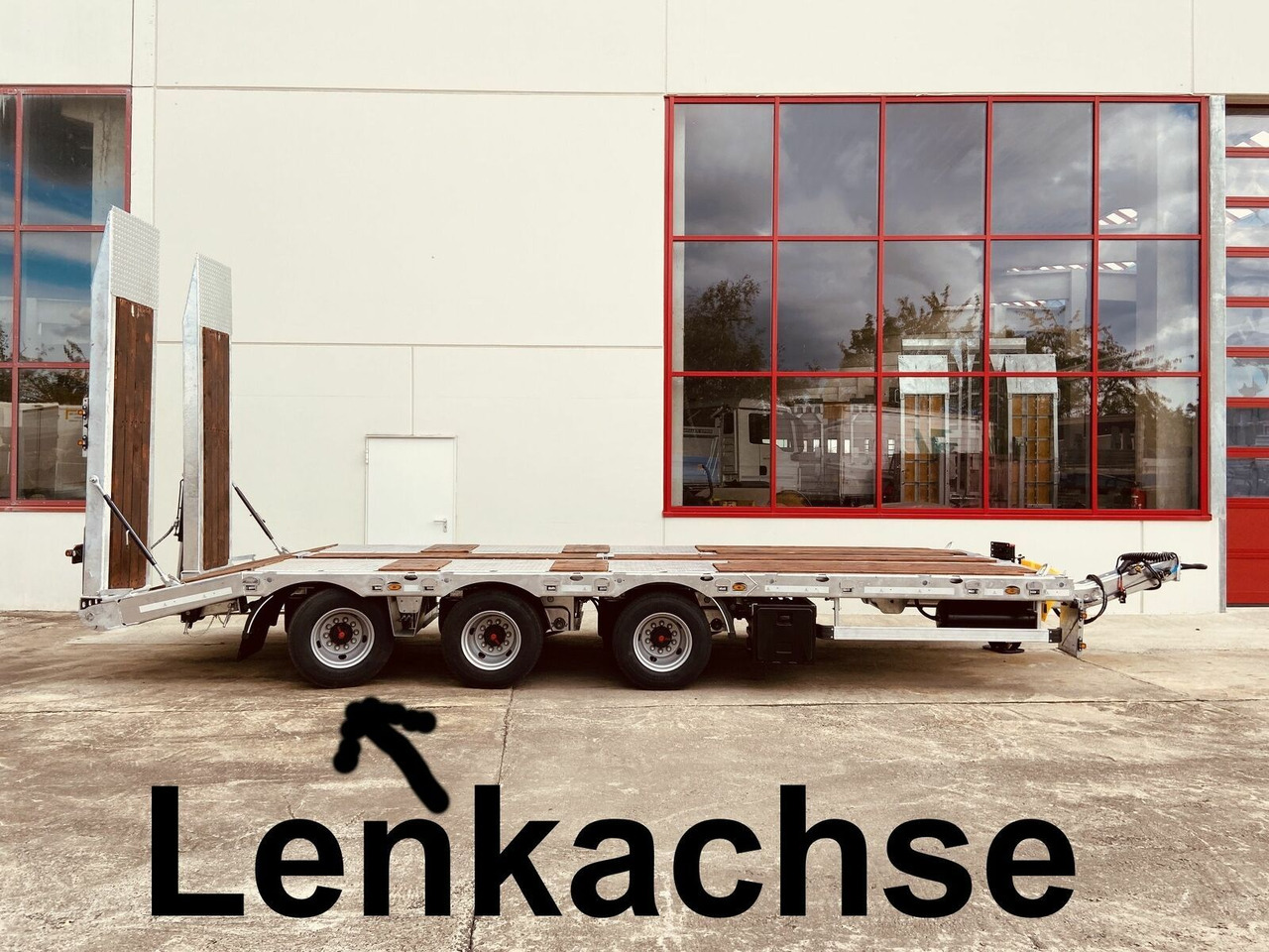 Möslein 31 t Tridem- Tieflader 3 Achs, 8 m LadeflächeNe - Pótkocsi mélybölcsős: 2 kép. Möslein 31 t Tridem- Tieflader 3 Achs, 8 m LadeflächeNe - Pótkocsi mélybölcsős: 2 kép.