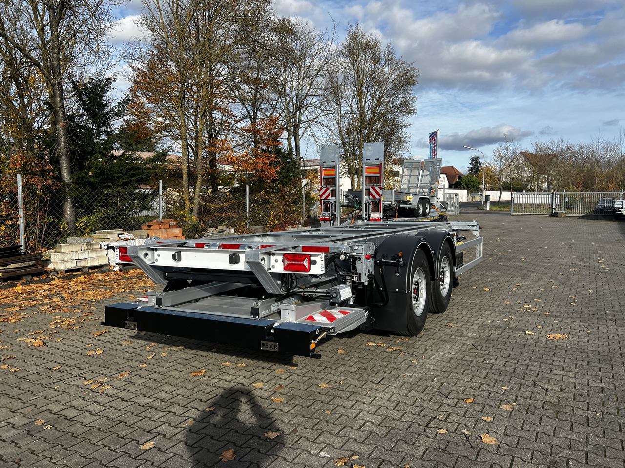 Möslein BDF Tandem- BDF- Wechselanhänger mit Ladebordwand - Pótkocsi cserefelépítményes: 5 kép. Möslein BDF Tandem- BDF- Wechselanhänger mit Ladebordwand - Pótkocsi cserefelépítményes: 5 kép.