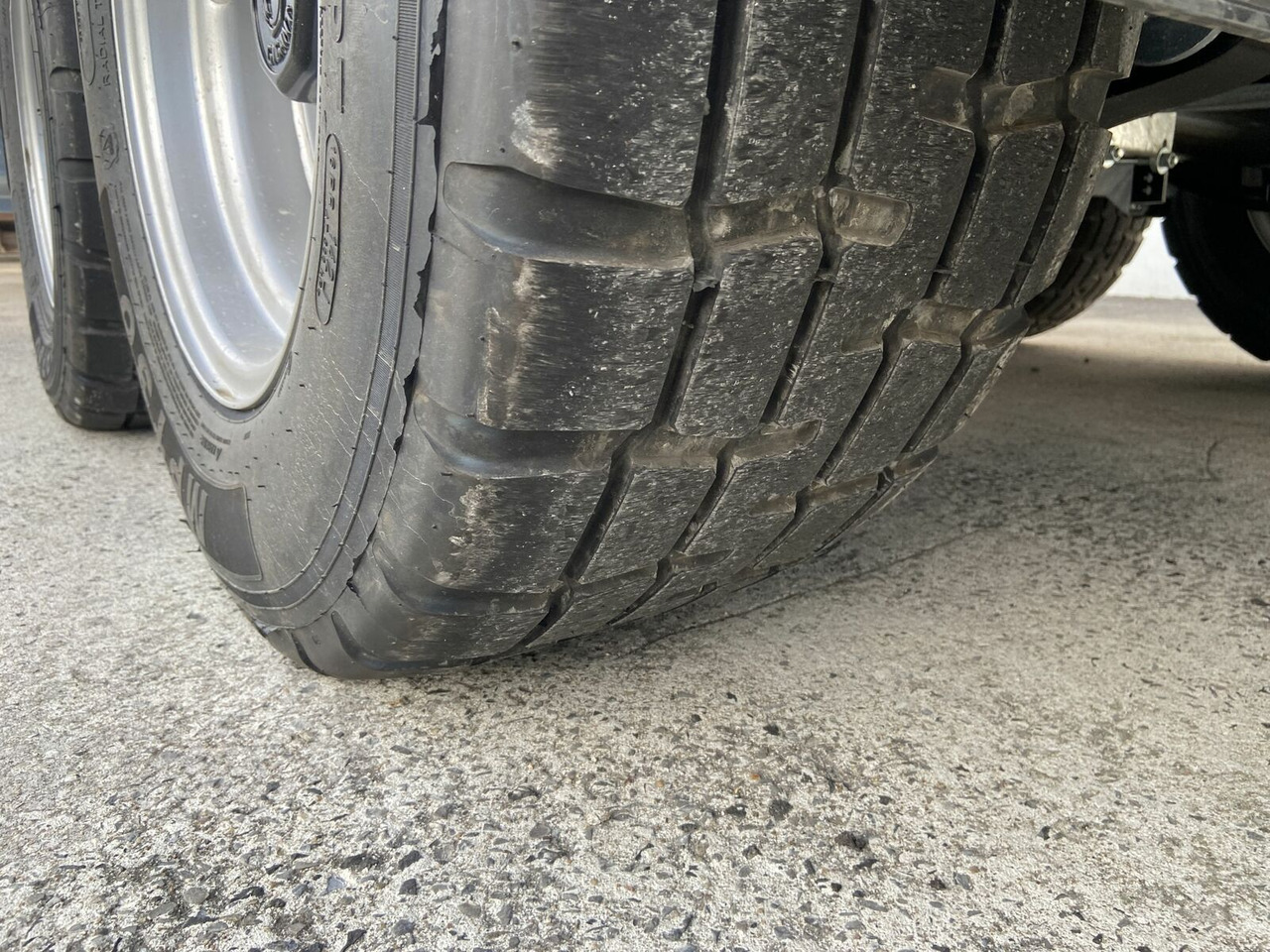 Möslein Kipper Tieflader, Breite Reifen-- Neufahrzeug - - Pótkocsi billenőplatós: 3 kép. Möslein Kipper Tieflader, Breite Reifen-- Neufahrzeug - - Pótkocsi billenőplatós: 3 kép.