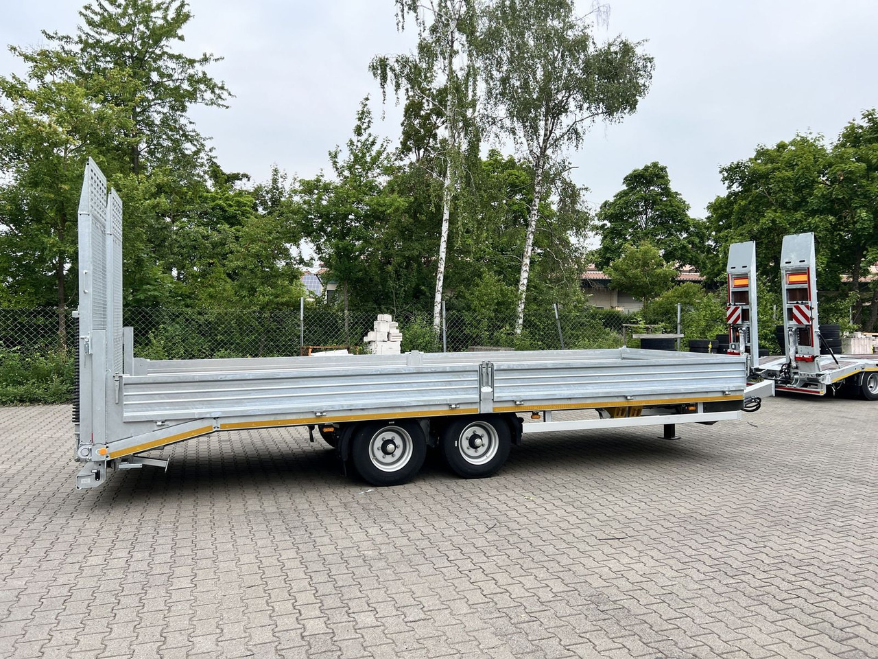 Möslein Neuer Tandemtieflader, 7,28 m Ladefläche, breit - Pótkocsi mélybölcsős: 3 kép. Möslein Neuer Tandemtieflader, 7,28 m Ladefläche, breit - Pótkocsi mélybölcsős: 3 kép.