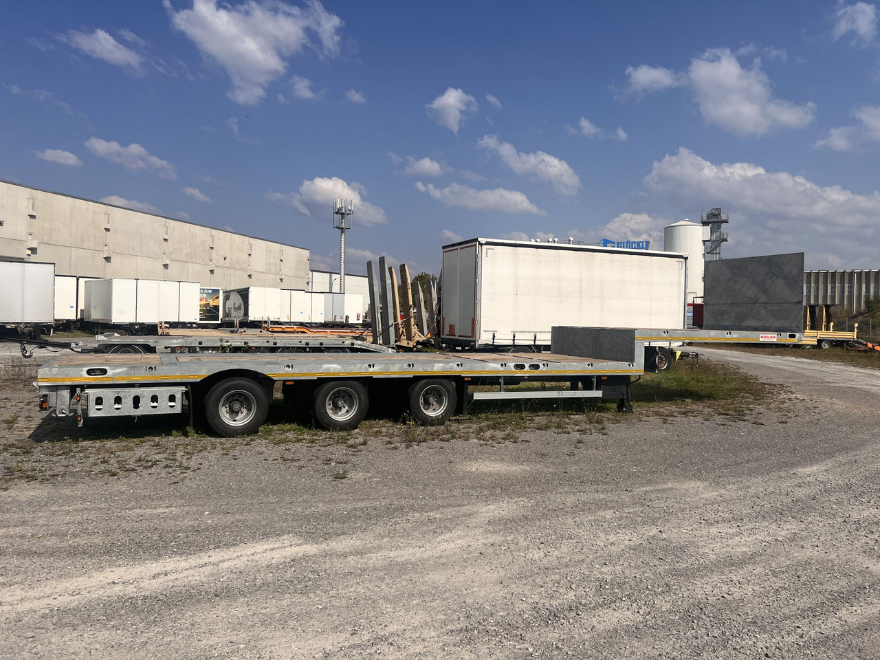 Möslein ST 3 Plato 8,7 3 Achs Satteltieflader Plato 45 t GGfür Fertigteile, Baumaschinen - Félpótkocsi mélybölcsős: 4 kép. Möslein ST 3 Plato 8,7 3 Achs Satteltieflader Plato 45 t GGfür Fertigteile, Baumaschinen - Félpótkocsi mélybölcsős: 4 kép.